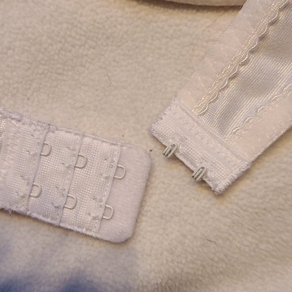 Beautiful White Bra 34A - Picture 4 of 5